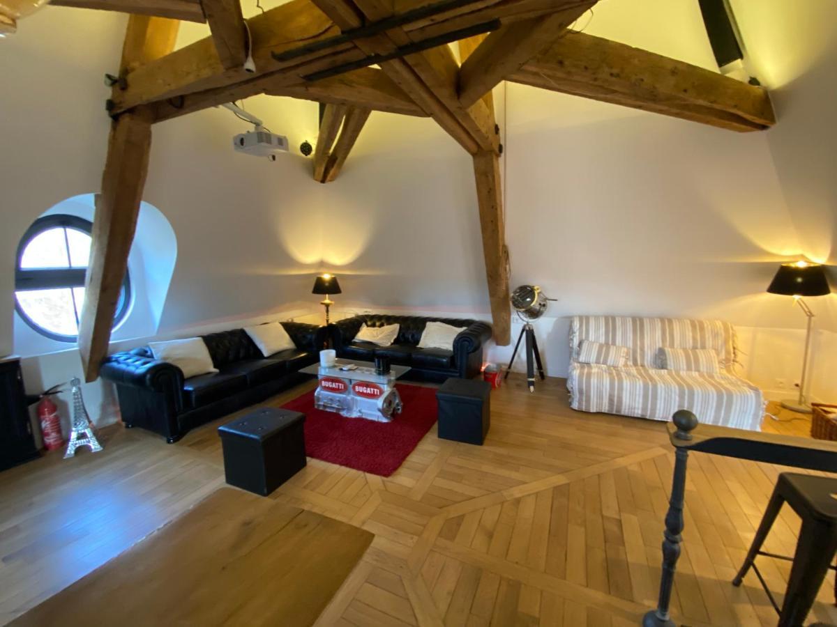 Loft Dans Le Clocher Face Au Chateau Bonnelles Bagian luar foto
