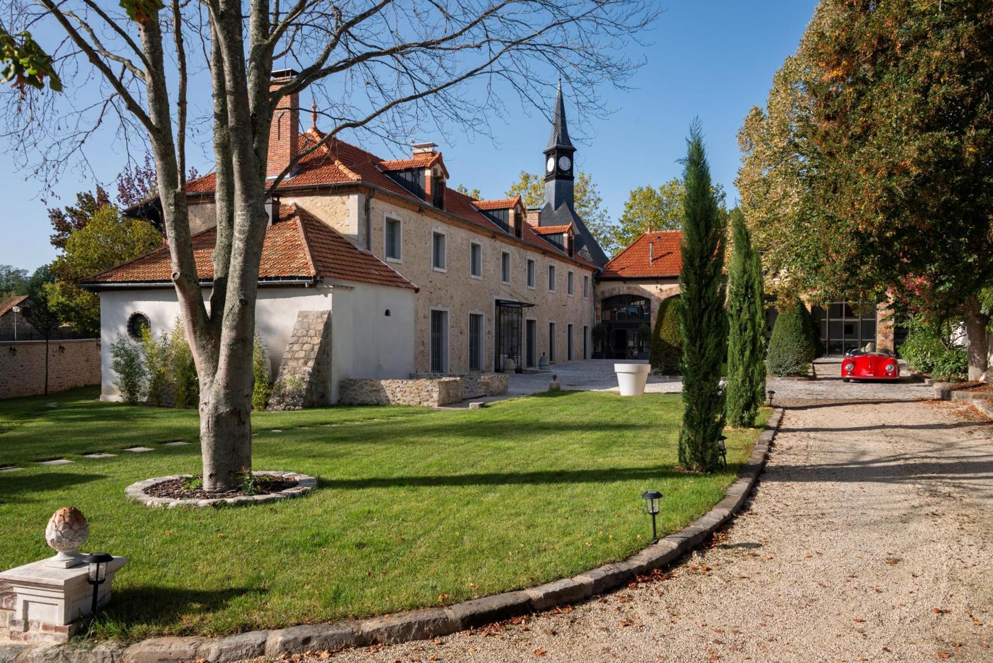 Loft Dans Le Clocher Face Au Chateau Bonnelles Bagian luar foto