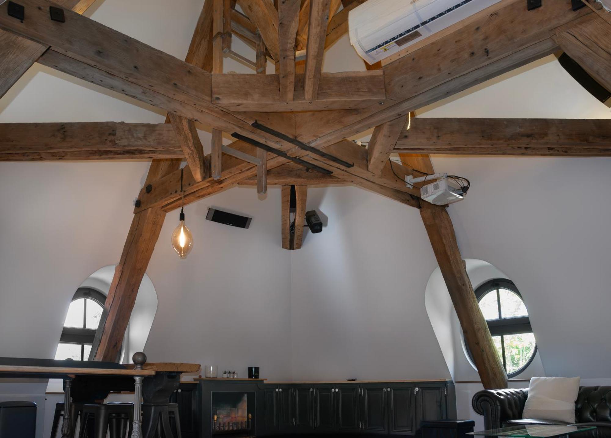 Loft Dans Le Clocher Face Au Chateau Bonnelles Bagian luar foto