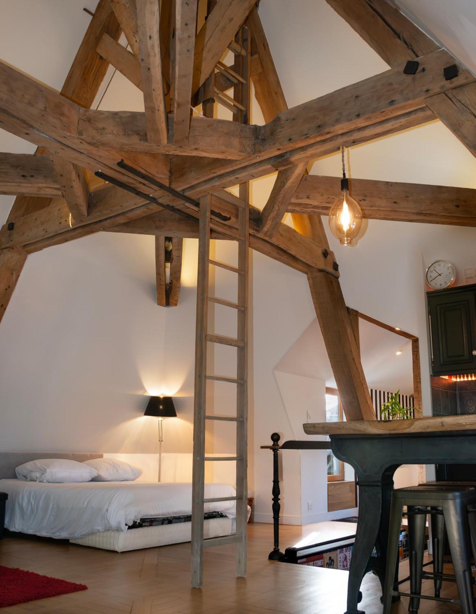 Loft Dans Le Clocher Face Au Chateau Bonnelles Bagian luar foto